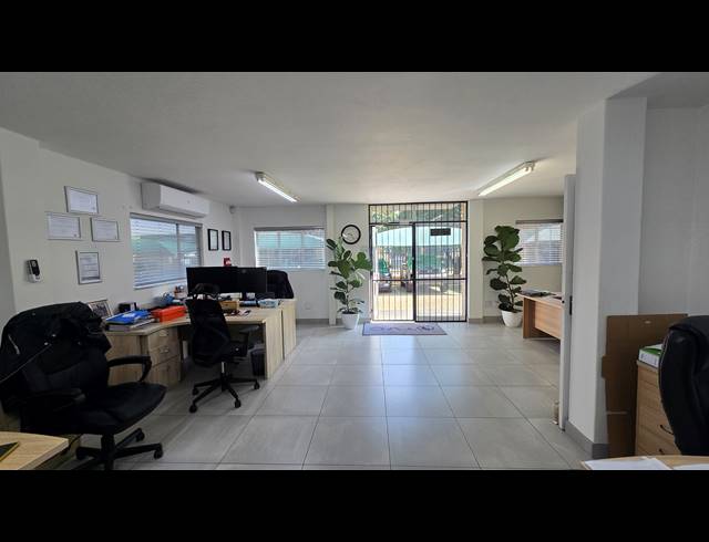 820M² WAREHOUSE TO LET IN SPARTAN